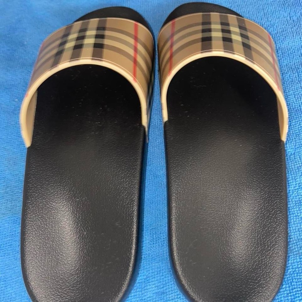 Authentic Burberry slides size 41 eu